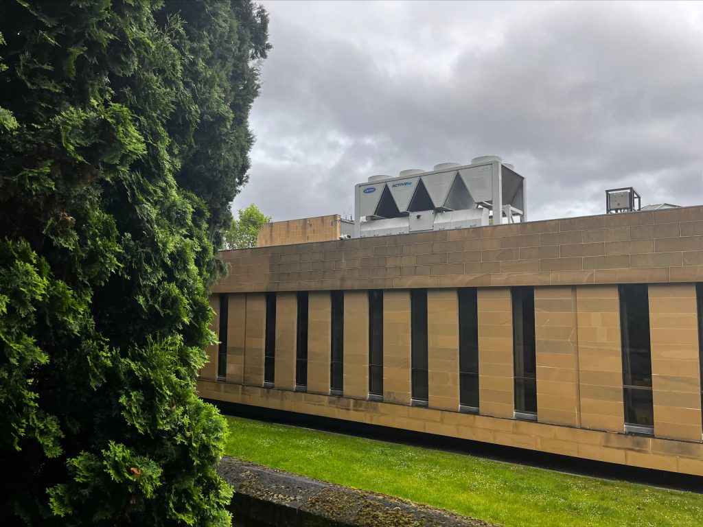 As the summer sun blazed over Hobart, the Supreme Court’s air conditioning system struggled to keep up with the rising temperatures. To ensure a comfortable environment for all, Active Air was called upon to provide a supplementary chiller to bolster the existing system.